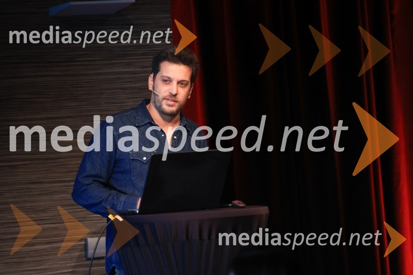 AI-spiracija: kako in kaj z umetno inteligenco v 2024