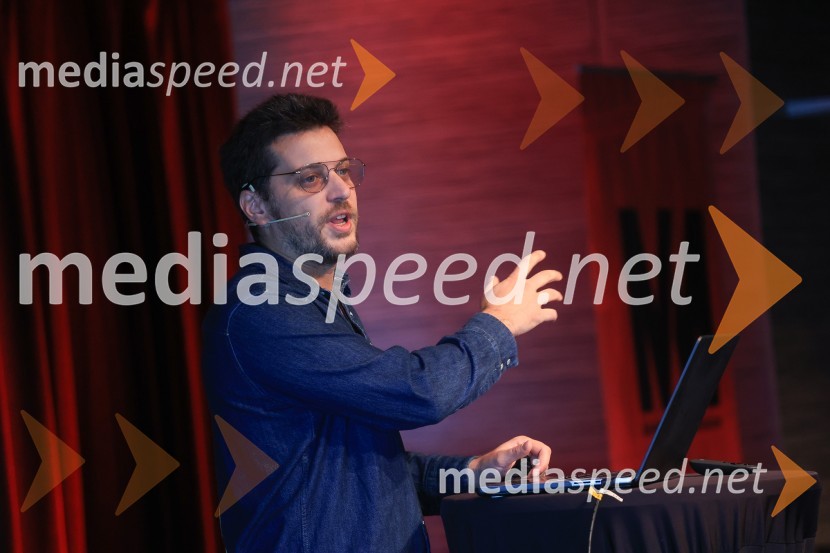 AI-spiracija: kako in kaj z umetno inteligenco v 2024