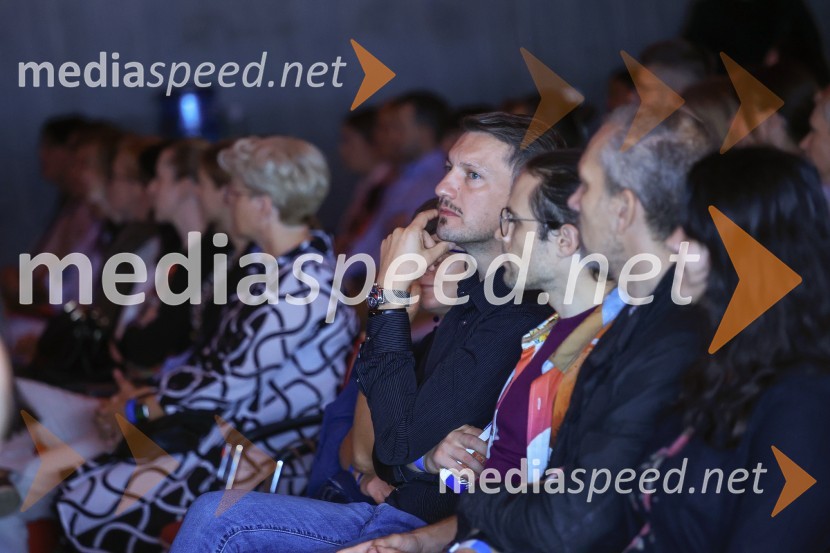 AI-spiracija: kako in kaj z umetno inteligenco v 2024