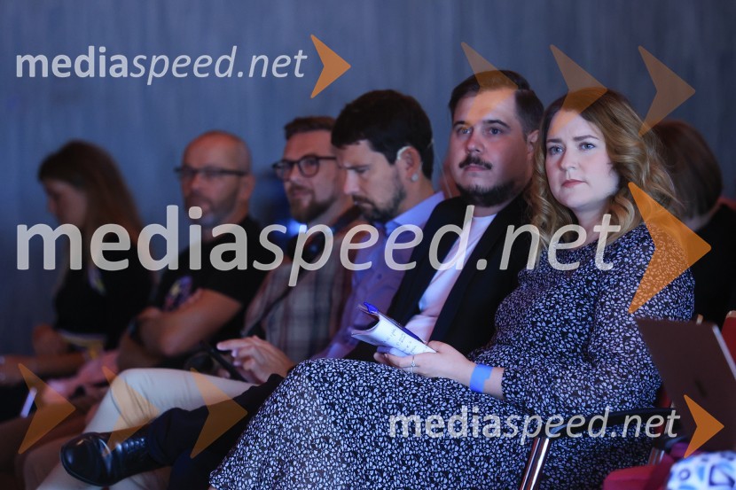 AI-spiracija: kako in kaj z umetno inteligenco v 2024