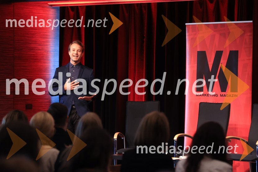 AI-spiracija: kako in kaj z umetno inteligenco v 2024