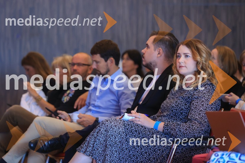 AI-spiracija: kako in kaj z umetno inteligenco v 2024