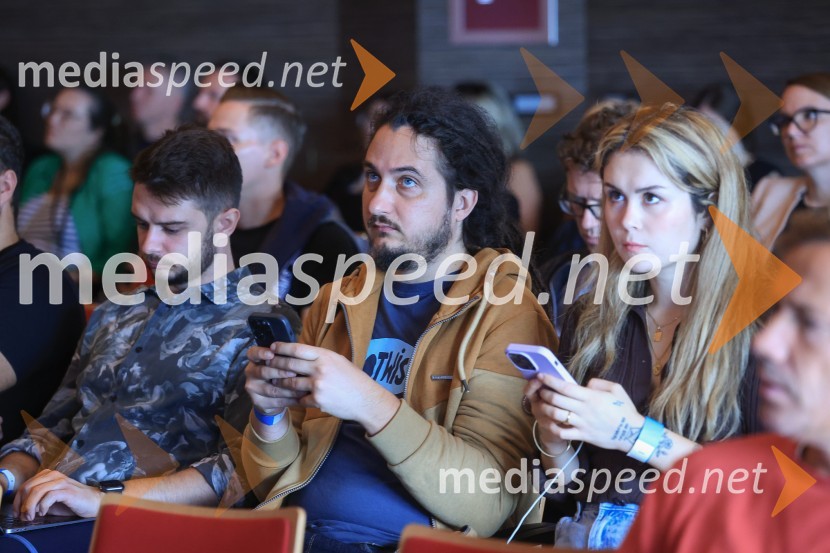 AI-spiracija: kako in kaj z umetno inteligenco v 2024