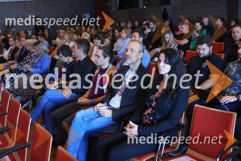 AI-spiracija: kako in kaj z umetno inteligenco v 2024