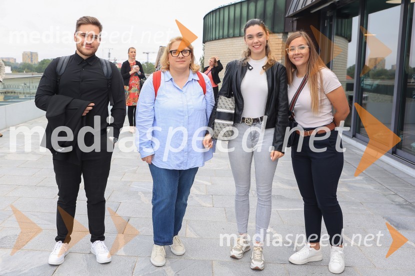 AI-spiracija: kako in kaj z umetno inteligenco v 2024