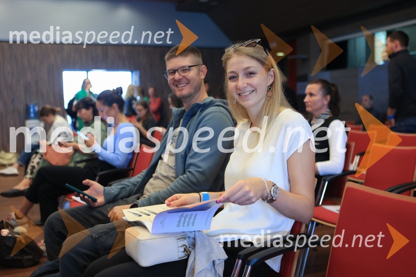 AI-spiracija: kako in kaj z umetno inteligenco v 2024