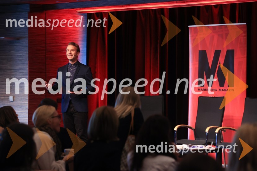 AI-spiracija: kako in kaj z umetno inteligenco v 2024