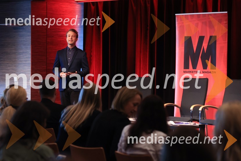 AI-spiracija: kako in kaj z umetno inteligenco v 2024