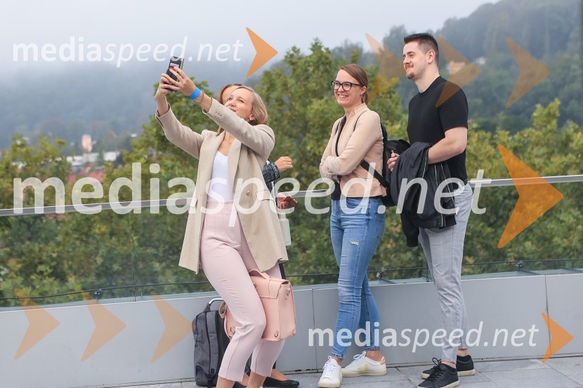 AI-spiracija: kako in kaj z umetno inteligenco v 2024