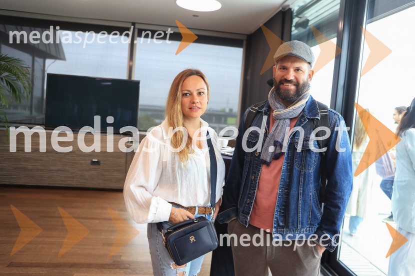 AI-spiracija: kako in kaj z umetno inteligenco v 2024