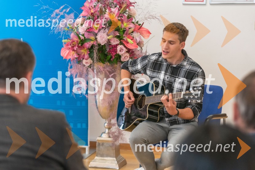  Matevž ŠavoraNajboljša študentka Univerze v Mariboru je Iza Beširević