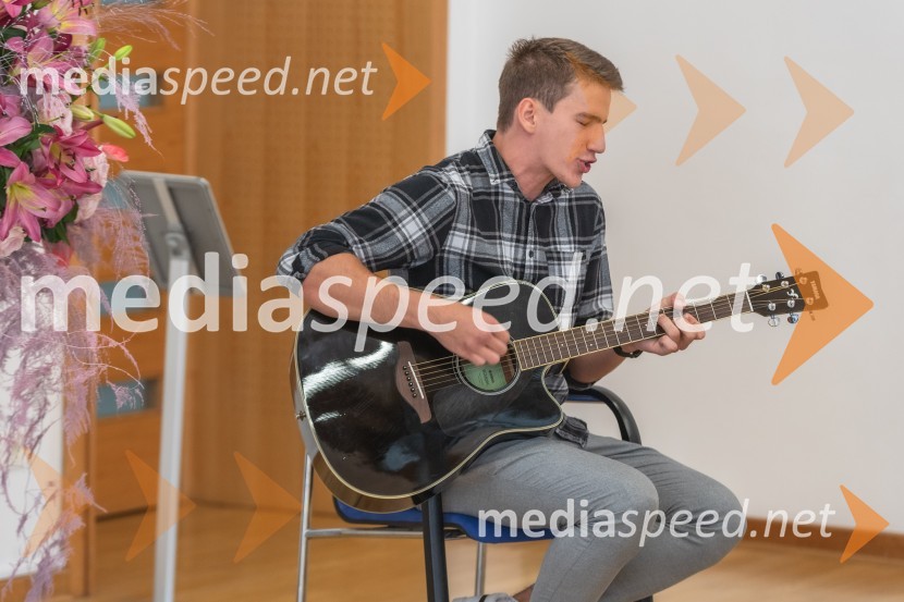  Matevž ŠavoraNajboljša študentka Univerze v Mariboru je Iza Beširević