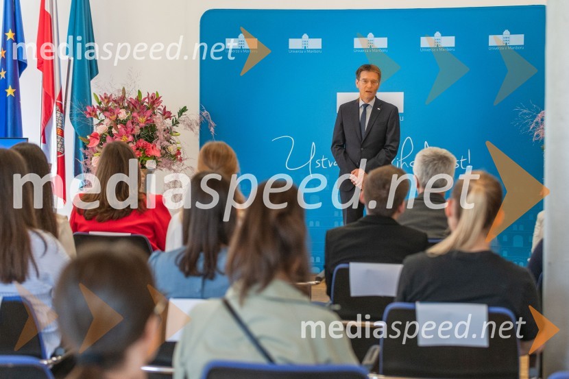 prof. dr. Zdravko Kačič, rektor Univerze v MariboruNajboljša študentka Univerze v Mariboru je Iza Beširević