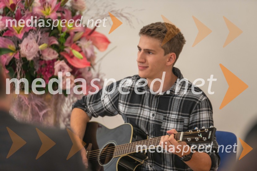  Matevž ŠavoraNajboljša študentka Univerze v Mariboru je Iza Beširević