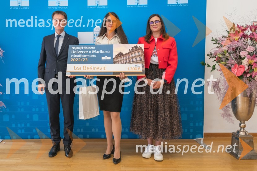 prof. dr. Zdravko Kačič, rektor Univerze v Mariboru;  Iza  Beširević, Pravna fakulteta UM;  Nomi  Hrast , prorektorica za študentska vprašanja Univerze v MariboruNajboljša študentka Univerze v Mariboru je Iza Beširević