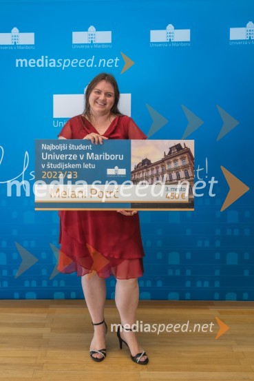  Melani Potrč, študentka Fakultete za naravoslovje in matematiko Univerze v MariboruNajboljša študentka Univerze v Mariboru je Iza Beširević