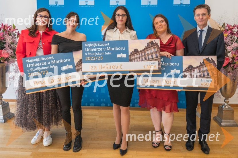  Nomi  Hrast , prorektorica za študentska vprašanja Univerze v Mariboru;  Ana Lampret,  študentka Filozofske fakultete Univerze v Mariboru;  Iza  Beširević, Pravna fakulteta UM;  Melani Potrč, študentka Fakultete za naravoslovje in matematiko Univerze v Mariboru; prof. dr. Zdravko Kačič, rektor Univerze v MariboruNajboljša študentka Univerze v Mariboru je Iza Beširević