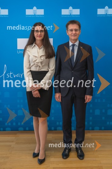  Iza  Beširević, Pravna fakulteta UM; prof. dr. Zdravko Kačič, rektor Univerze v MariboruNajboljša študentka Univerze v Mariboru je Iza Beširević
