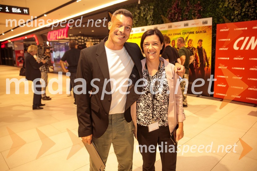  Klemen Bučan, radijski voditelj, stand-up komik, DJ;  Andreja Purger, marketing CineplexxAction Night s filmom Plačanci 4 v Cineplexx Ljubljana