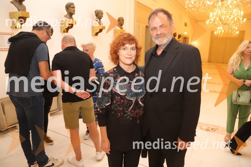 Trpko komična drama Pijani odpira sezono v mariborski Drami