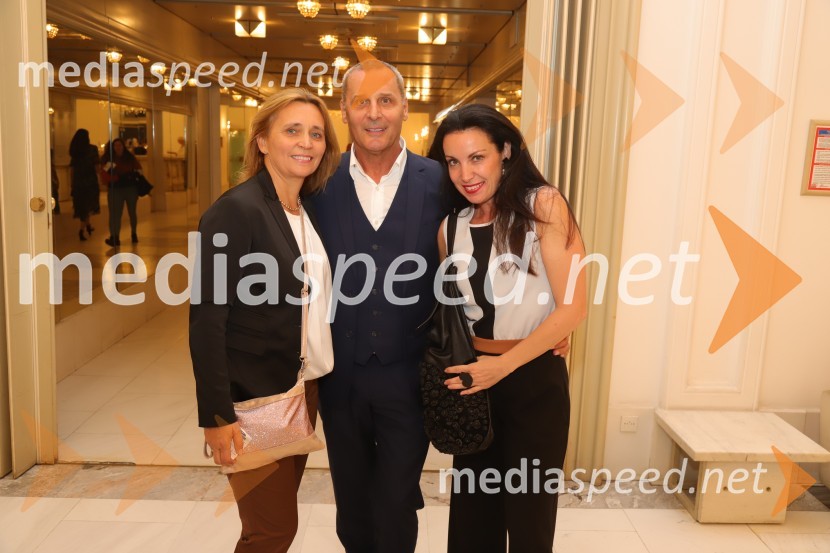 doc. dr. Suzana Žilič Fišer,  predstojnica Inštituta za medijske komunikacije na FERI;  Danilo Rošker, direktor SNG Maribor;  ... Trpko komična drama Pijani odpira sezono v mariborski Drami