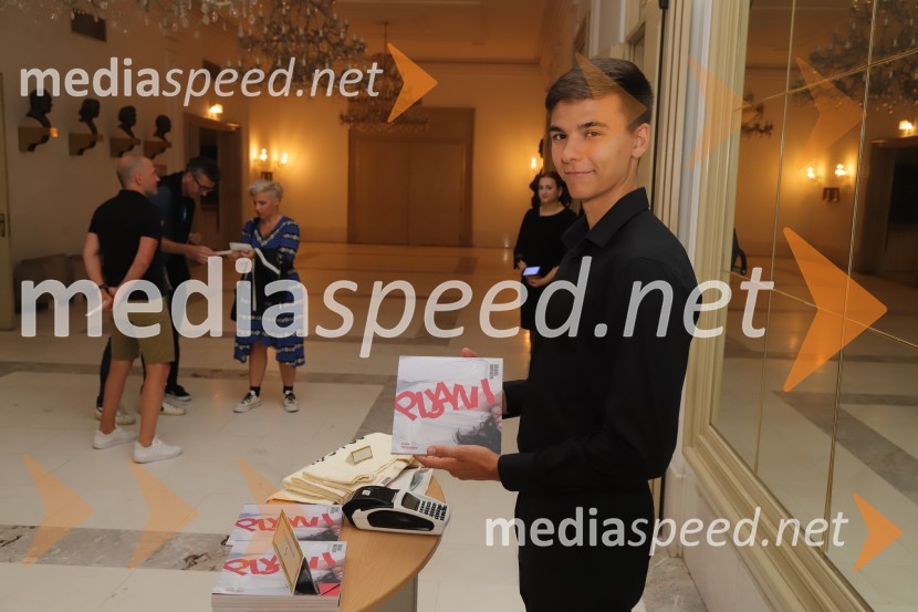 Trpko komična drama Pijani odpira sezono v mariborski Drami