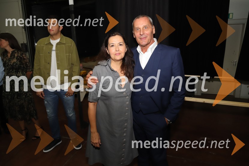  Ksenija Mišič, igralka;  Danilo Rošker, direktor SNG MariborTrpko komična drama Pijani odpira sezono v mariborski Drami