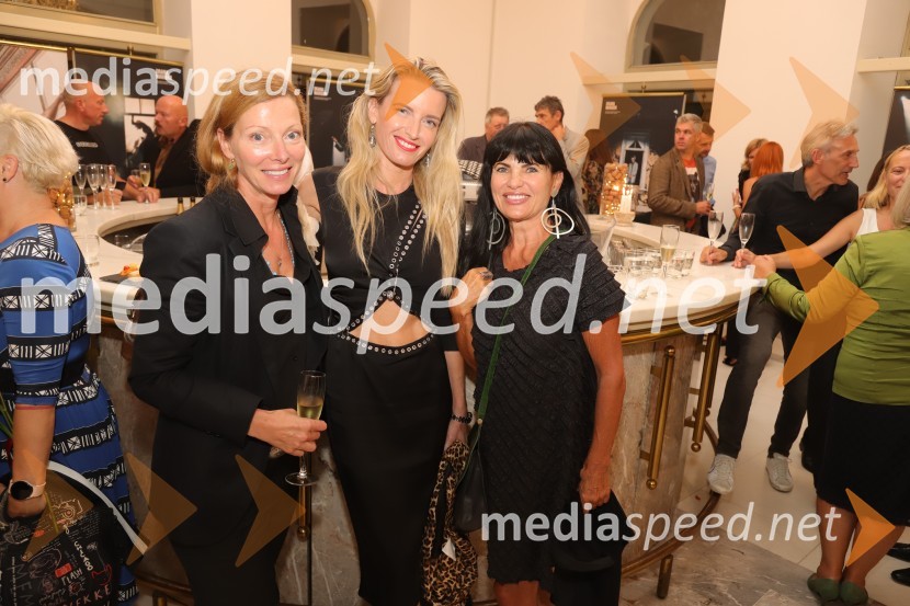  Nataša Matjašec Rošker, igralka;  Anita Kolbl; mag.  Helena  Cvikl, predavateljica na Fakulteti za turistične študijeTrpko komična drama Pijani odpira sezono v mariborski Drami