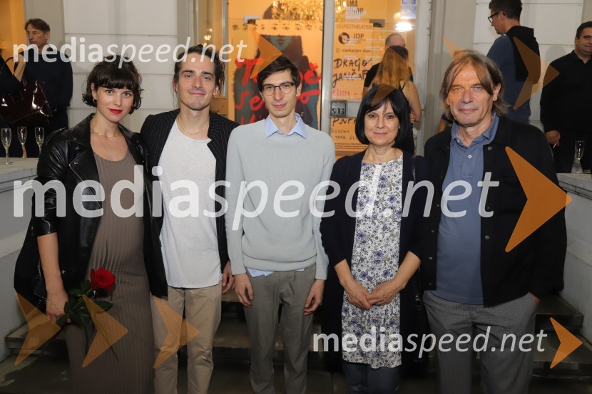  Lea Mihevc, igralka;  Petja Labović, igralec;  Vanja  Labović;  Alenka  Labović;   Bojan Labović, scenarist in režiser, direktor, Festival Slovenskega FilmaTrpko komična drama Pijani odpira sezono v mariborski Drami