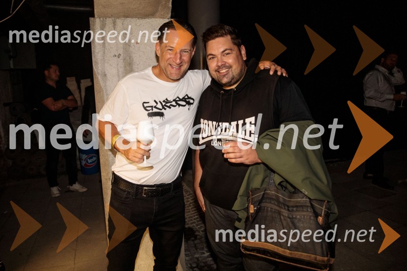  John Denhof, predsednik uprave NKBM;  Nejc Simšič, novinarJan Plestenjak, koncert v Križankah