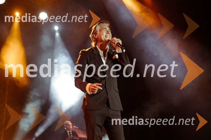  Jan Plestenjak, pevecJan Plestenjak, koncert v Križankah