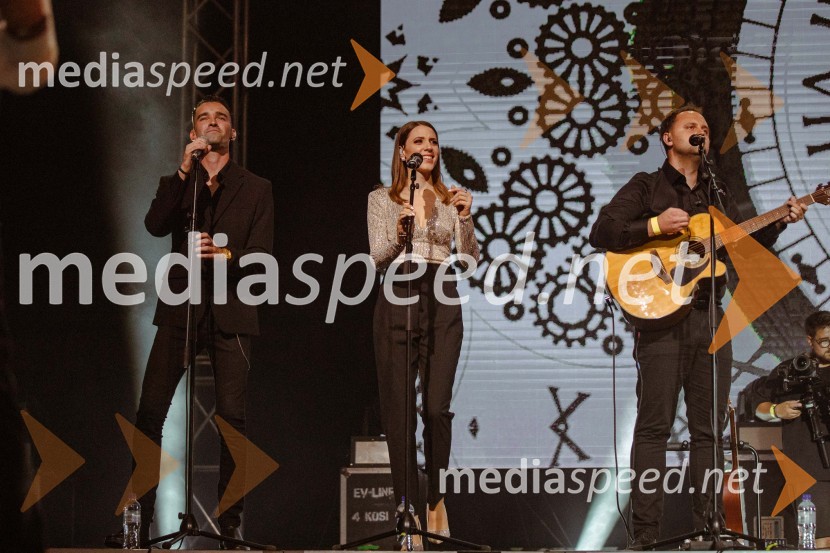  Žiga Jan, pevec;  Monika Avsenik, pevka;  Tine Lustek, akustična kitaraJan Plestenjak, koncert v Križankah