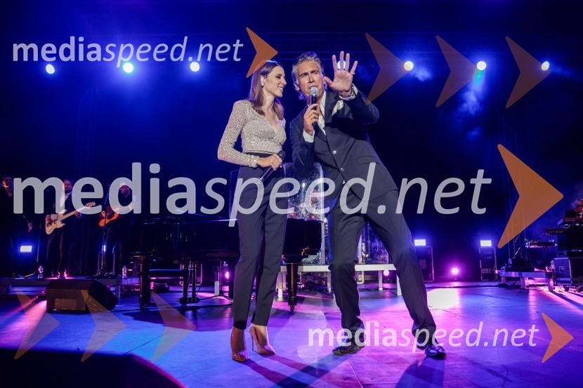  Monika Avsenik, pevka;  Jan Plestenjak, pevecJan Plestenjak, koncert v Križankah