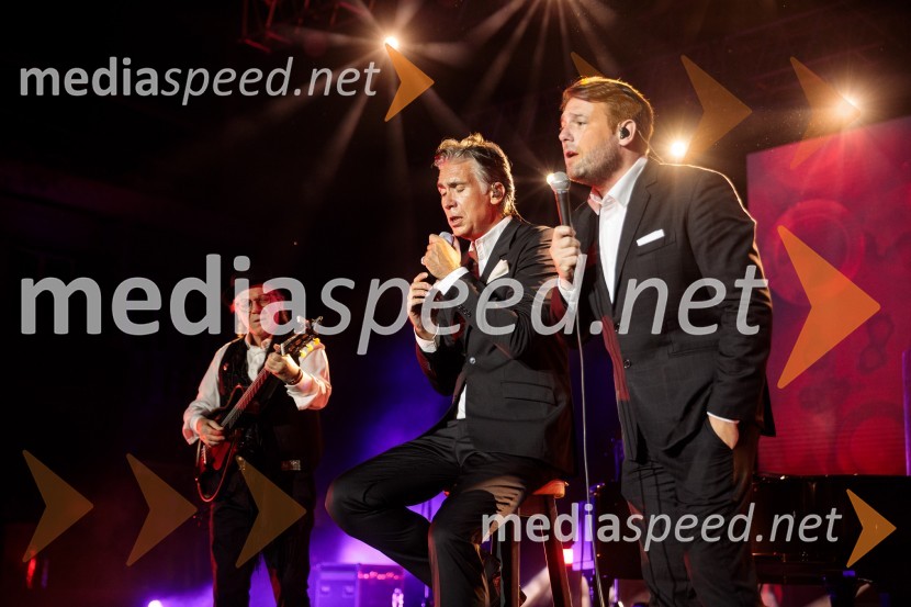  Zdenko Cotič - Coto, glasbenik;  Jan Plestenjak, pevec;  Anže Langus Petrovič, basistJan Plestenjak, koncert v Križankah