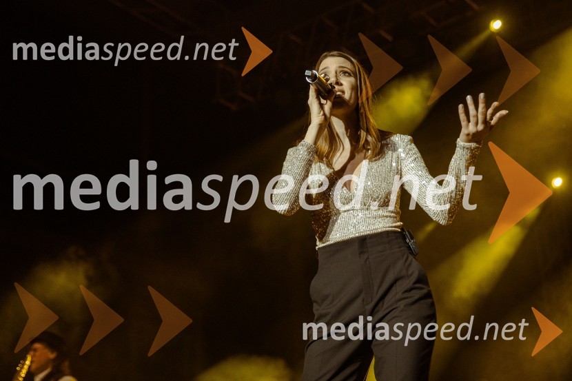  Monika Avsenik, pevkaJan Plestenjak, koncert v Križankah