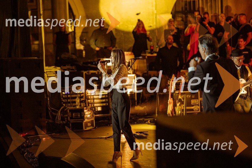  Monika Avsenik, pevkaJan Plestenjak, koncert v Križankah