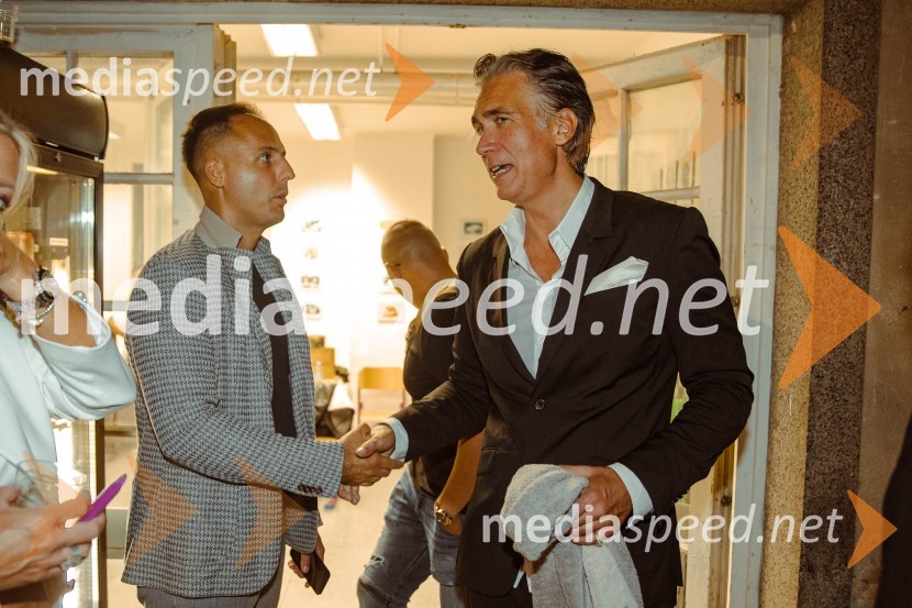  ... ;  Jan Plestenjak, pevecJan Plestenjak, koncert v Križankah