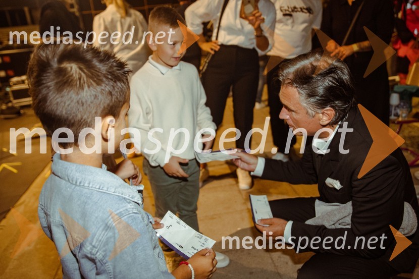  Jan Plestenjak, pevecJan Plestenjak, koncert v Križankah