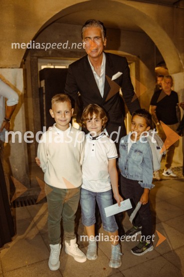  Jan Plestenjak, pevecJan Plestenjak, koncert v Križankah