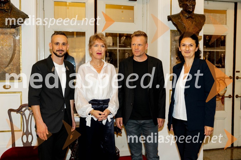  Jernej Pristov, vodja službe za odnose z javnostmi SNG Drama Ljubljana;  Vesna Jurca Tadel, ravnateljice SNG Drama Ljubljana;  Luka Nabergoj, pomočnik ravnateljice SNG Drama Ljubljana;  Ema Peruš, vodja abonmajev SNG Drama LjubljanaAntigona, prva premiera nove sezone v SNG Drama Ljubljana