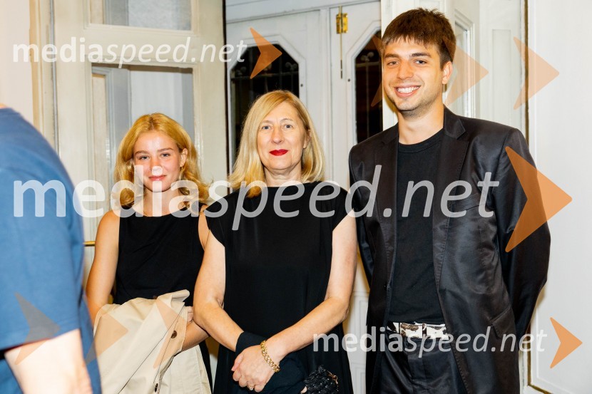  Lana Loze;  Andreja Japelj;  Lin JapeljAntigona, prva premiera nove sezone v SNG Drama Ljubljana