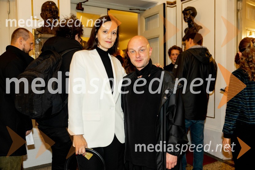 dr. Mateja Gaber, predsednica Akademskega zbora Filozofske fakultete v Ljubljani; dr. Sašo Jerše,  prodekan za doktorski študij in znanstvenoraziskovalno delo na Filozofski fakultetiAntigona, prva premiera nove sezone v SNG Drama Ljubljana