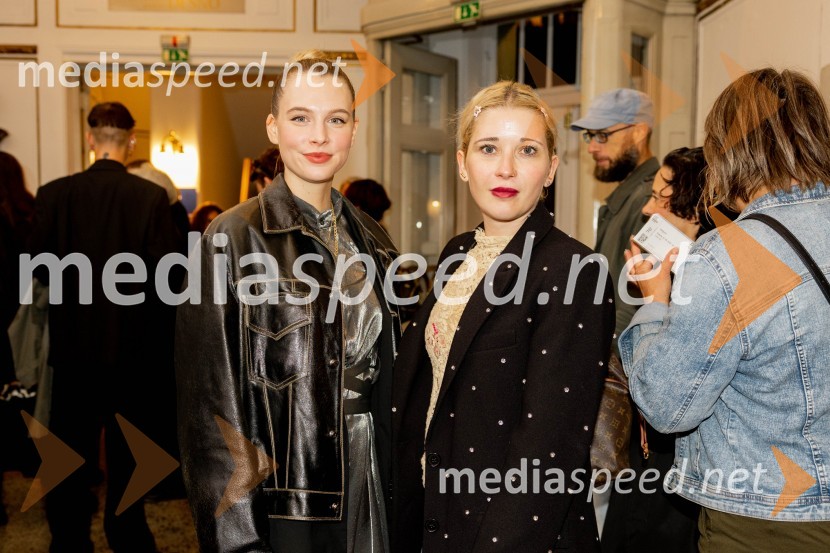  Klara Kuk, igralka, manekenka;  Eva Mahkovic, dramaturginja in avtoricaAntigona, prva premiera nove sezone v SNG Drama Ljubljana