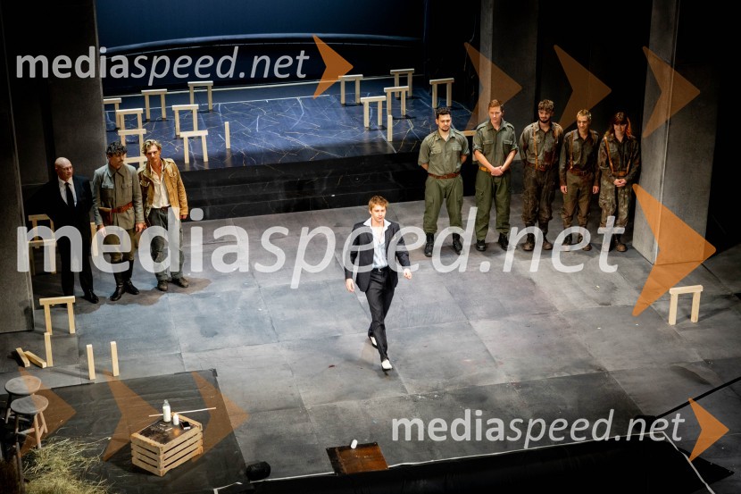  Timon Šturbej, igralecAntigona, prva premiera nove sezone v SNG Drama Ljubljana