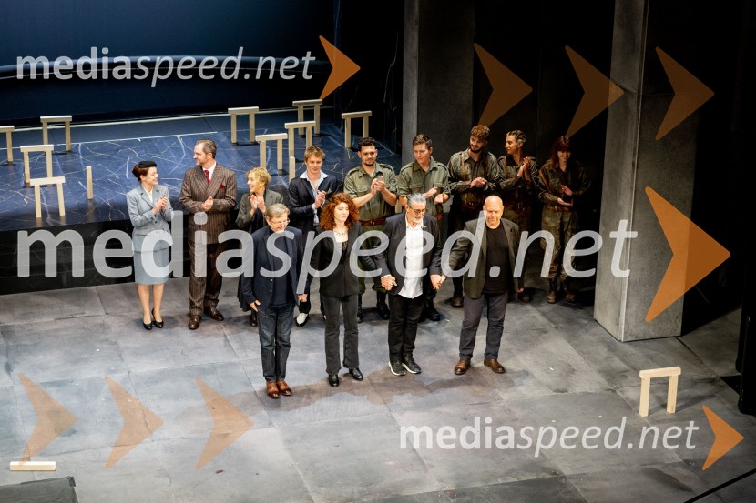  Marko Japelj, scenograf;  Lara Kulaš, asistentka fotografa;  Leo Kulaš, kostumograf;  Milko Lazar, skladatelj, pianistAntigona, prva premiera nove sezone v SNG Drama Ljubljana