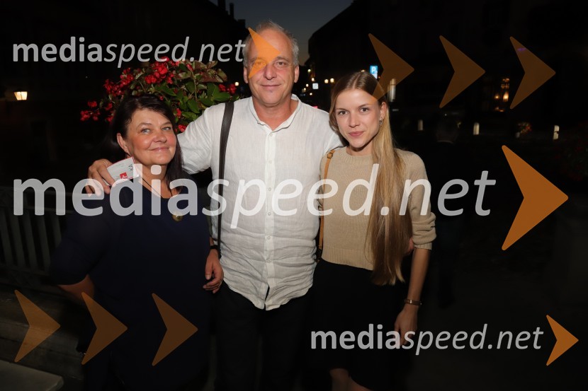  ... ;  ... ;  Ana  SamoborPremiera koprodukcijske predstave Pohorski bataljon