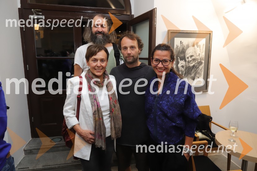  Mirjam Korbar, igralka;  Branko Hojnik, scenograf;  Gregor Luštek, igralec, koreograf;  Simona  Belle, služba za stike z javnostmi MGLPremiera koprodukcijske predstave Pohorski bataljon