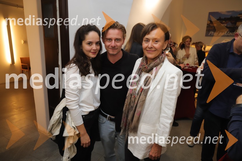  Lara Wolf Završnik, igralka;  Jure Rajšp, igralec;  Mirjam Korbar, igralkaPremiera koprodukcijske predstave Pohorski bataljon