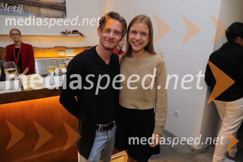  Jure Rajšp, igralec;  Ana  SamoborPremiera koprodukcijske predstave Pohorski bataljon