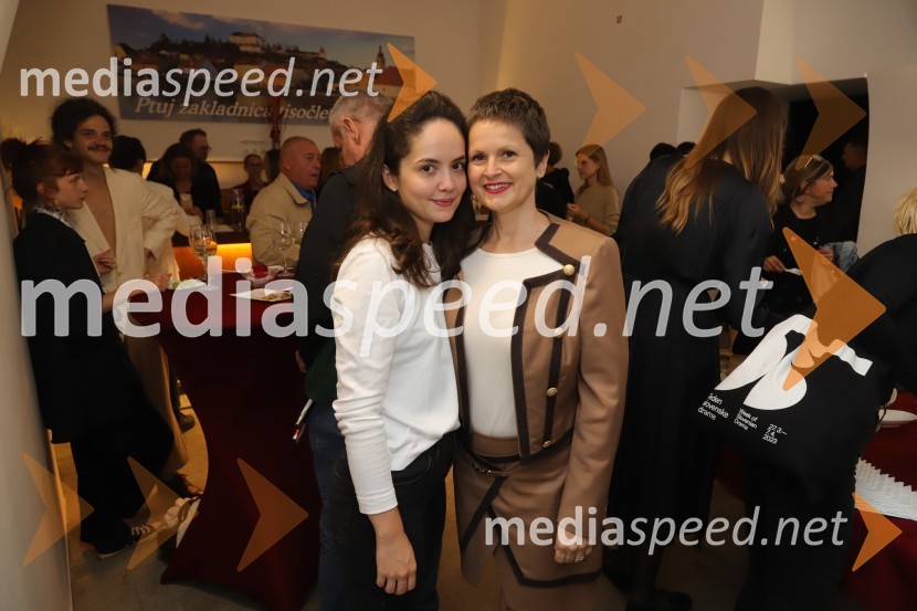  Lara Wolf Završnik, igralka;  Vesna ZavršnikPremiera koprodukcijske predstave Pohorski bataljon